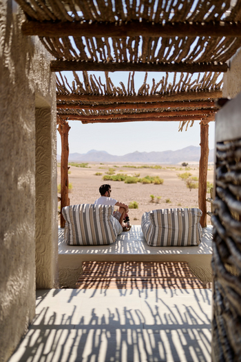 Sanctuary Okahirongo Elephant Lodge: Sessel in der Lounge