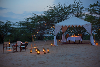 Sujan The Serai: Privates Abendessen im Außenbereich der Anlage