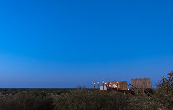 Tau Pan Camp Tau Pan Camp: Sleep-out Deck - Dämmerung