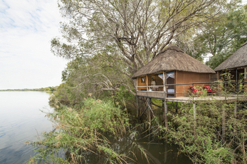 Chundukwa River Lodge: Chalet auf Stelzen
