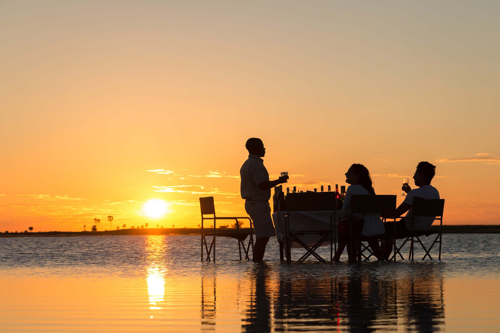 Natural Selection Safaris Natural Selection Safaris: Sundowner in einer gefluteten Pfanne