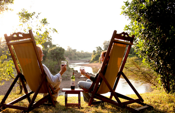 Sentinel Mara Camp: Rotwein bei Sonnenuntergang