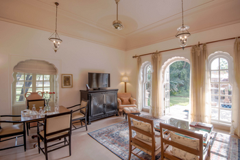 The Oberoi Rajvilas: Luxury Villa - Blick zum Garten