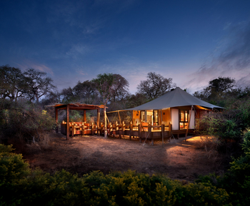 andBeyond Ngala Tented Camp: Suite bei Nacht