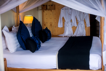 Adere Safari Lodge: Bademäntel