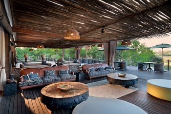 Atzaro Okavango Camp: Ledersofas