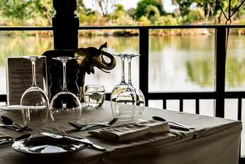 Chundukwa River Lodge: Elephant's Cafe