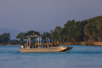 Classic Zambia Safaris Classic Zambia Safaris: Motorbootexkursion