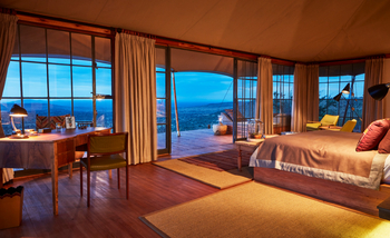 Elewana Lodo Springs: Schlafzimmer bei Dämmerung