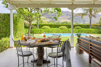 La Clé Village: Galerie - Patio mit Frühstückstisch