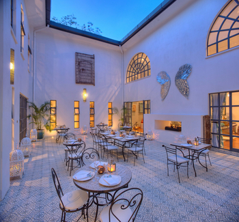 Latitude 0: Innenhof