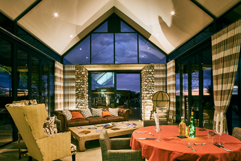 Otjimbondona: Main Lounge