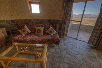 Rostock Ritz Desert Lodge: Sofa