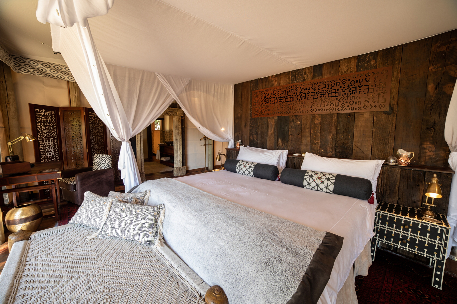 Selinda Camp Selinda Camp: Doppelbett mit Moskitonetz