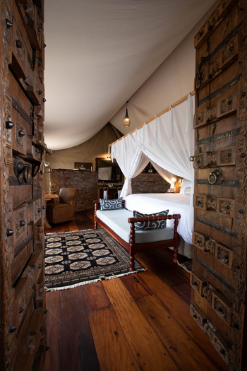 The Zanji Suite at Tembo Plains: Tür zum Schlafzimmer