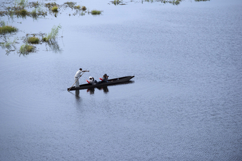 Linyanti Expeditions: Mokoro auf offenem Wasser