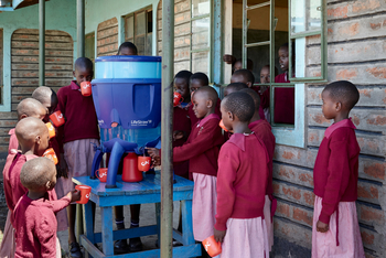 Sanctuary Olonana: Kinder an der Trinkstation