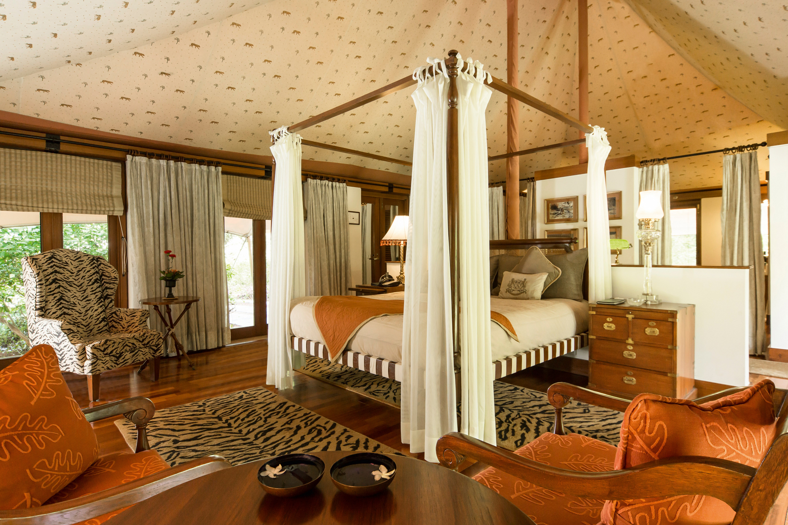 The Oberoi Vanyavilas Wildlife Resort Ranthambore The Oberoi Vanyavilas Wildlife Resort Ranthambore: Schlafzimmer und Wohnbereich im Luxuszelt
