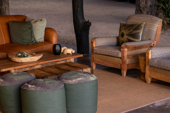 Time + Tide Mchenja Camp Time + Tide Mchenja Camp: Sitzgruppe