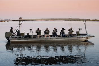 andBeyond Chobe under Canvas: Fotokurs auf einem Spezialboot