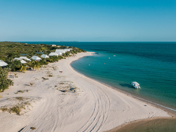 Azura Marlin Beach: Strand und Gästeunterkünfte