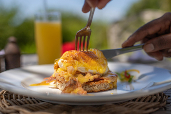 Bahia Mar Boutique Hotel: Eggs Benedict