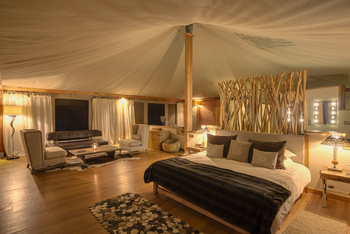 Elewana Loisaba Tented Camp: Doppelbett und private Lounge