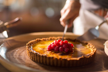 Jamala Madikwe: Kuchen mit Himbeeren