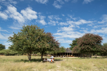 Dinaka Lodge: Lunch im Schatten