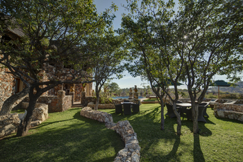 Eagle Tented Lodge: Garten