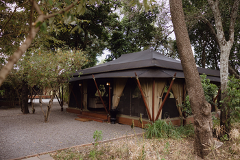 Elewana Sand River Masai Mara Camp Elewana Sand River Masai Mara Camp: Halboffenes Hauptzelt