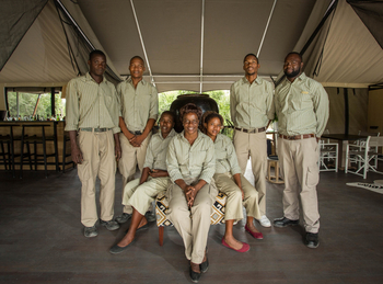 Gomoti Plains Camp: Menschen und Verpflegung