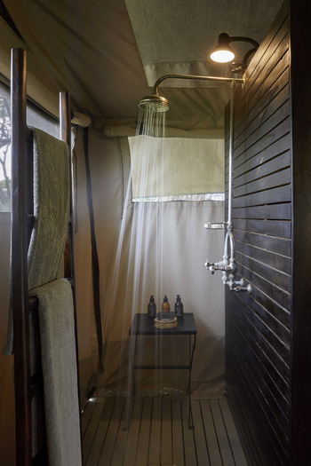Legendary Nyasi Tented Camp: Family Tent - Dusche