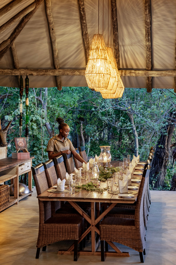 MmaTsebe Tented Camp: Dinner Table