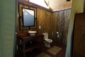 Mogogelo Camp Mogogelo Camp: Gästezelt - Bad