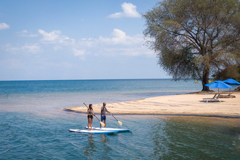 Pumulani Lodge: Stand-up Paddlers