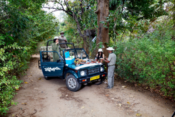 Tathastu Resort Pench: Bush Breakfast