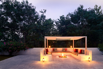 Bagh Tola Kanha: Offene Sitzgruppe im Innenhof