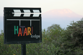 Hatari Lodge: Wegweiser