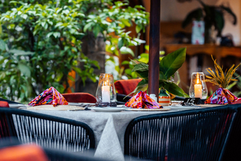 Mt. Meru Game Lodge: Esstisch mit Kerzen