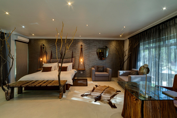 Naankuse @ Utopia: Doppelbett und Sessel