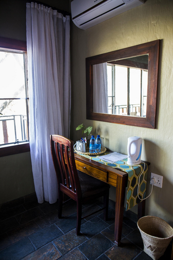 Namushasha River Lodge: Schreibtisch