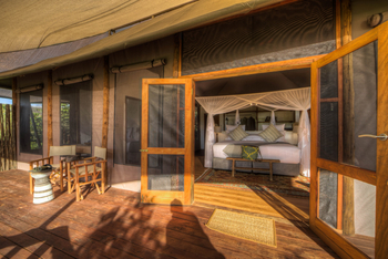 Nokanyana Camp: Veranda vor einem Zelt