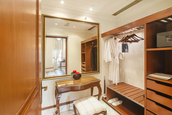 The Imperial: Powder Room