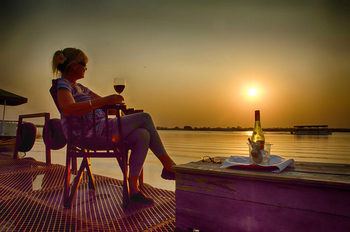 The Old House: Am Flussufer