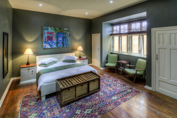 Villa Margherita: Zimmer mit Doppelbett und Sitzecke