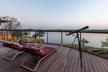 Anantara Tented Camp Kafue River: Teleskop auf der Flussterrasse