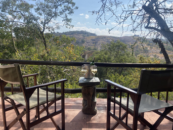 Big Cave Camp Big Cave Camp: Sitzgelegenheiten und Ausblick