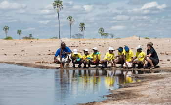 Davison's Camp: Gruppe am Wasser