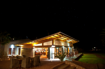 Kalahari Anib Lodge: Restaurant von außen
